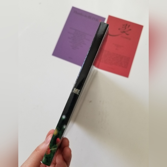 Jisoo's 1st Single Album, "ME" (Black Photobook vers) - Picture 13 of 16